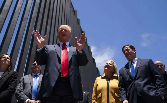 «El muro frenó el COVID», dice Trump