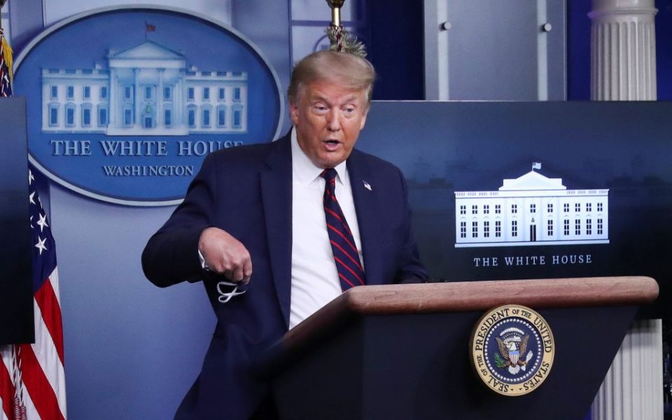 Trump advierte que pandemia «probablemente empeorará antes de mejorar» en EU