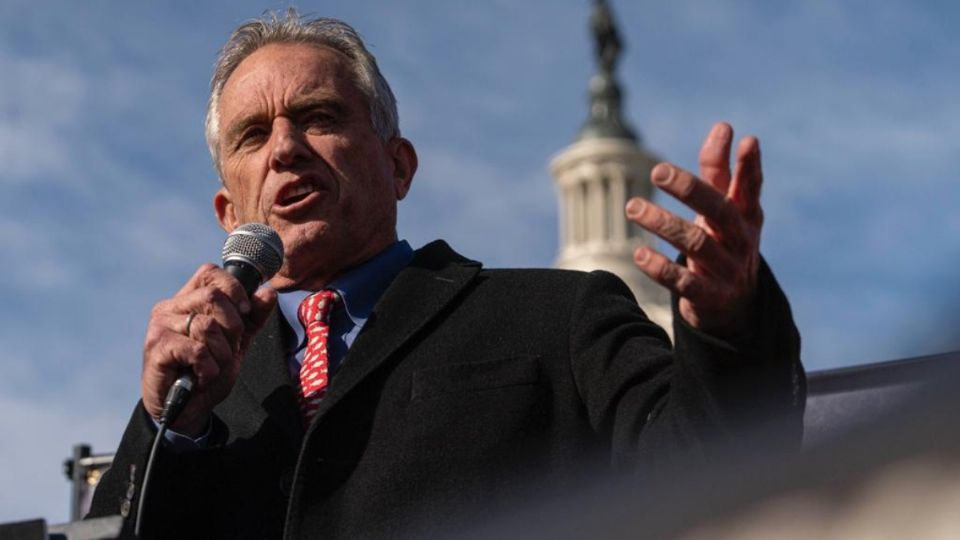 Sobrino de John F. Kennedy se lanza contra vacuna Covid-19: «¡está matando a las personas!»