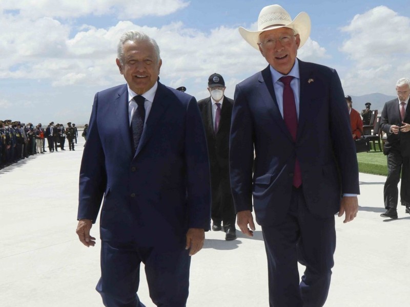 Ken Salazar defiende «buena relación» con López Obrador tras críticas