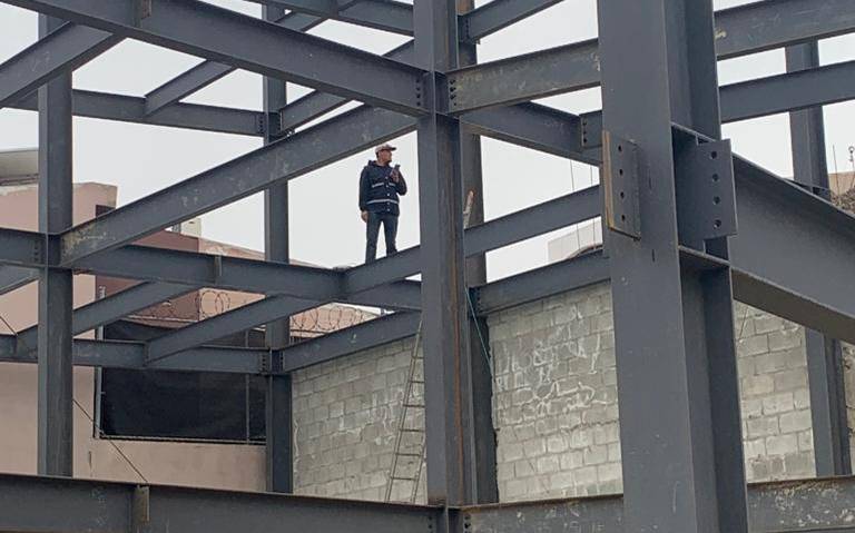 Construcción de dos casas habitación se convirtió en un edificio de 2 mil m², denuncian vecinos