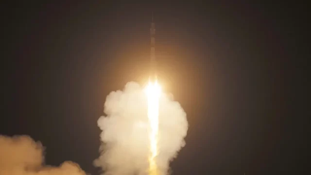 Rusia lanza la nave Soyuz MS-24 rumbo la EEI; viaja con tres tripulantes