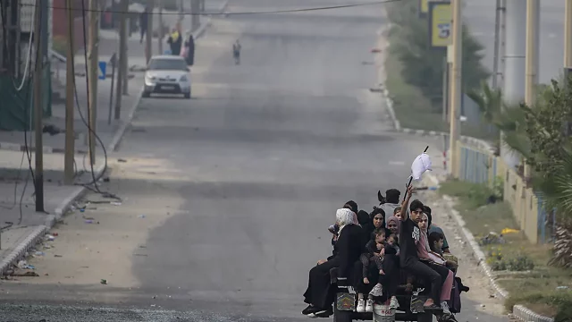 Palestinos vuelven a Gaza desde Egipto: ‘llegó el momento de regresar a nuestra patria’