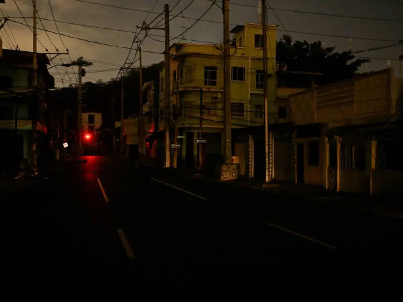 Colombia no reanudará la exportación de electricidad a Ecuador castigado por sequía