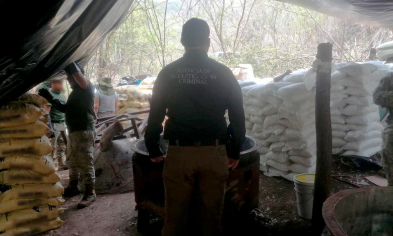Aseguran área para fabricar drogas sintéticas en Michoacán