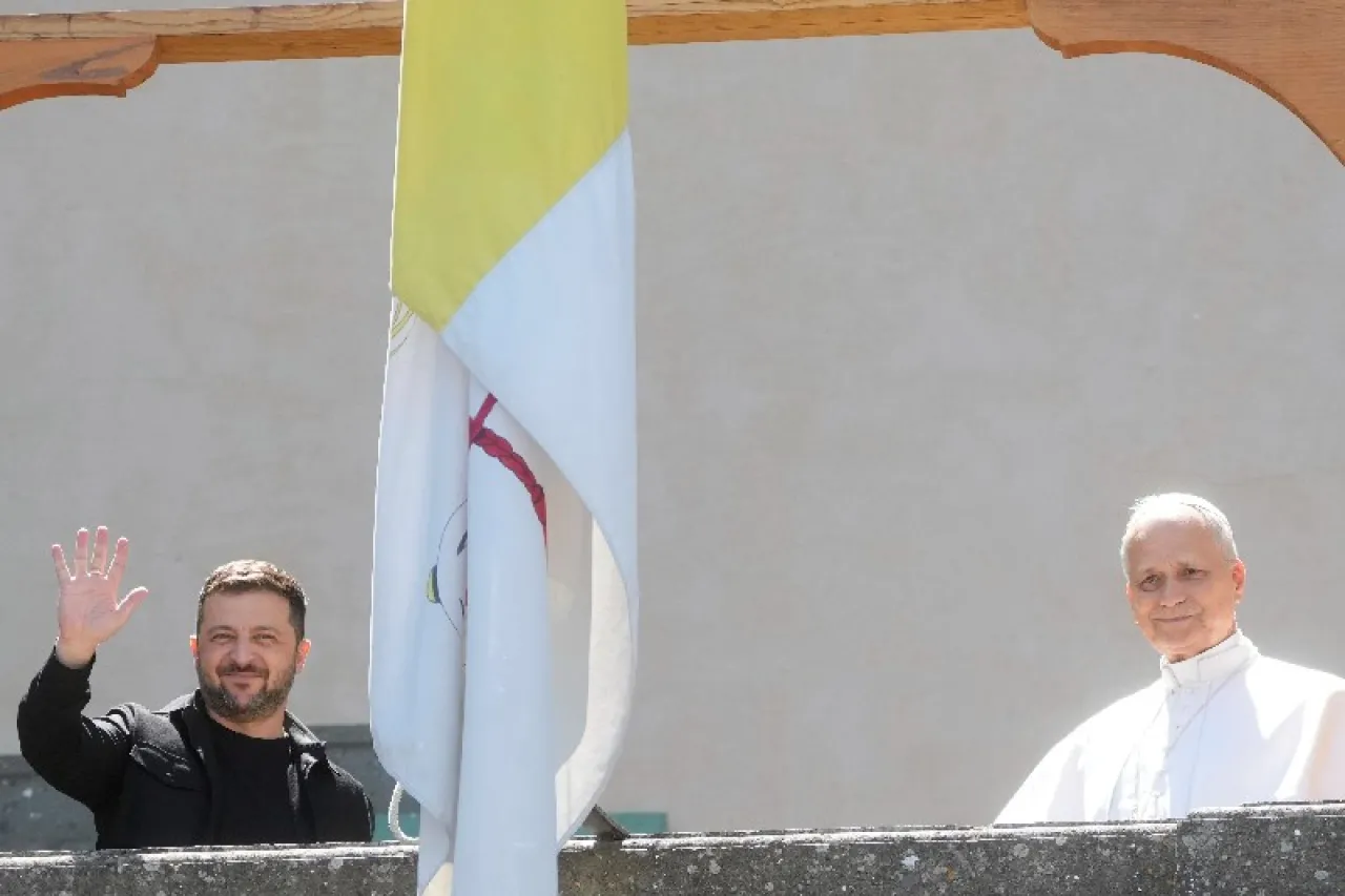 Vladimir Zelenskyy se reúne con León XIV